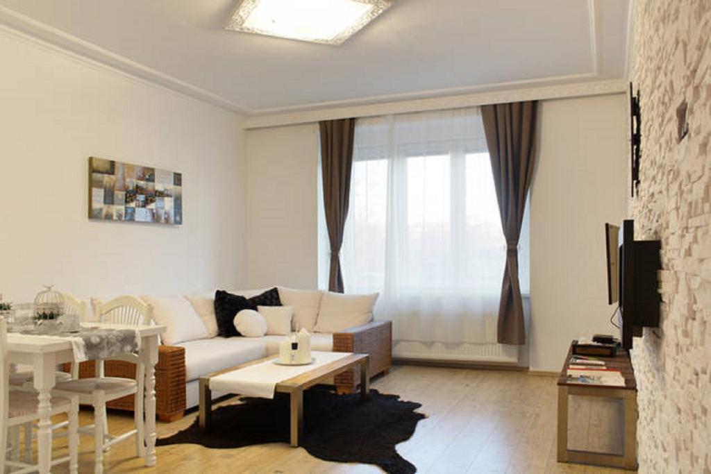 Apartment Argentinska 8 Praga Exterior foto